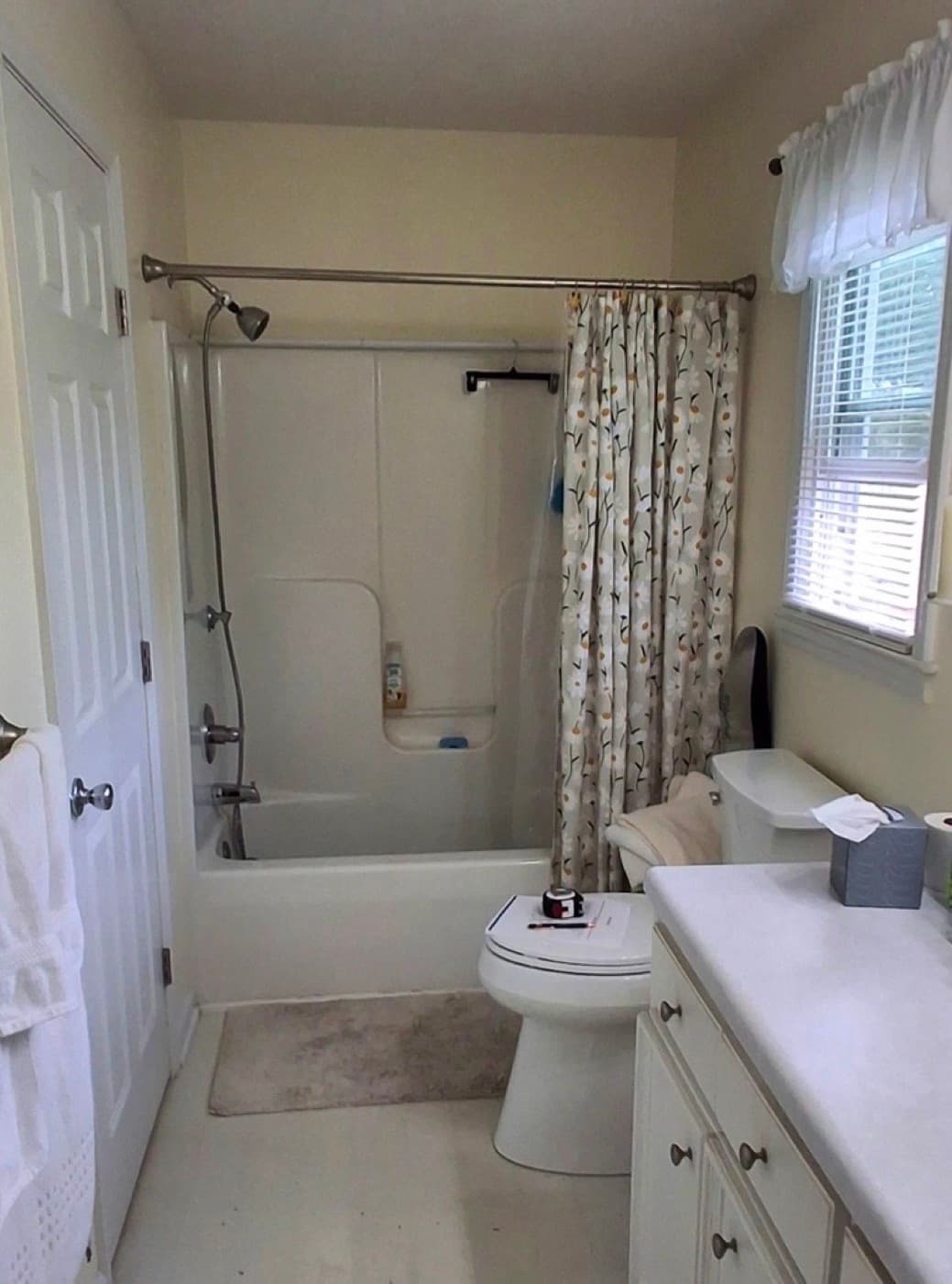 Tub-to-shower conversion in Anderson, SC — the original bathroom before Patriot Showers started work