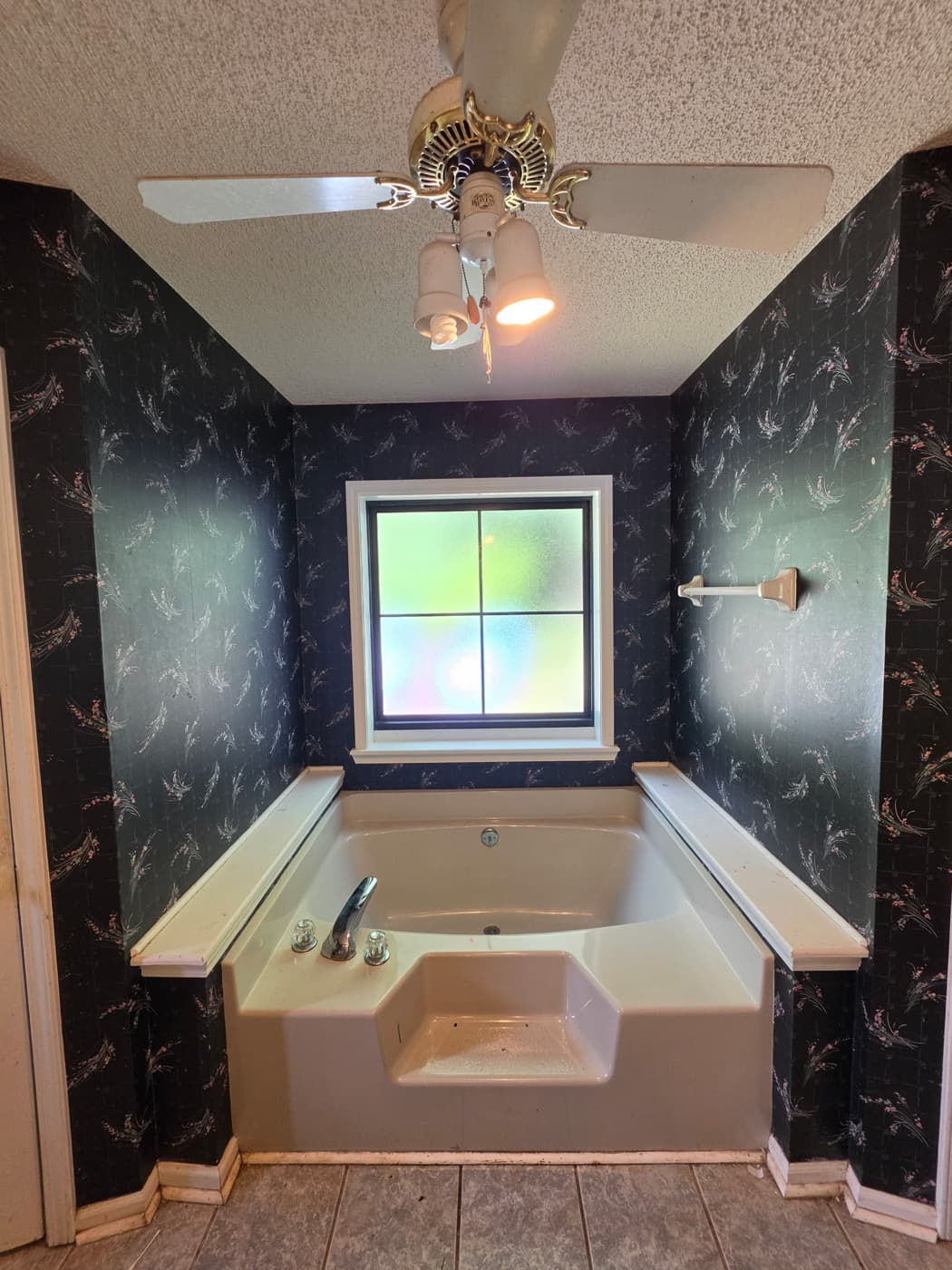 Tub-to-shower conversion in Anderson, SC — the original bathroom before Patriot Showers started work