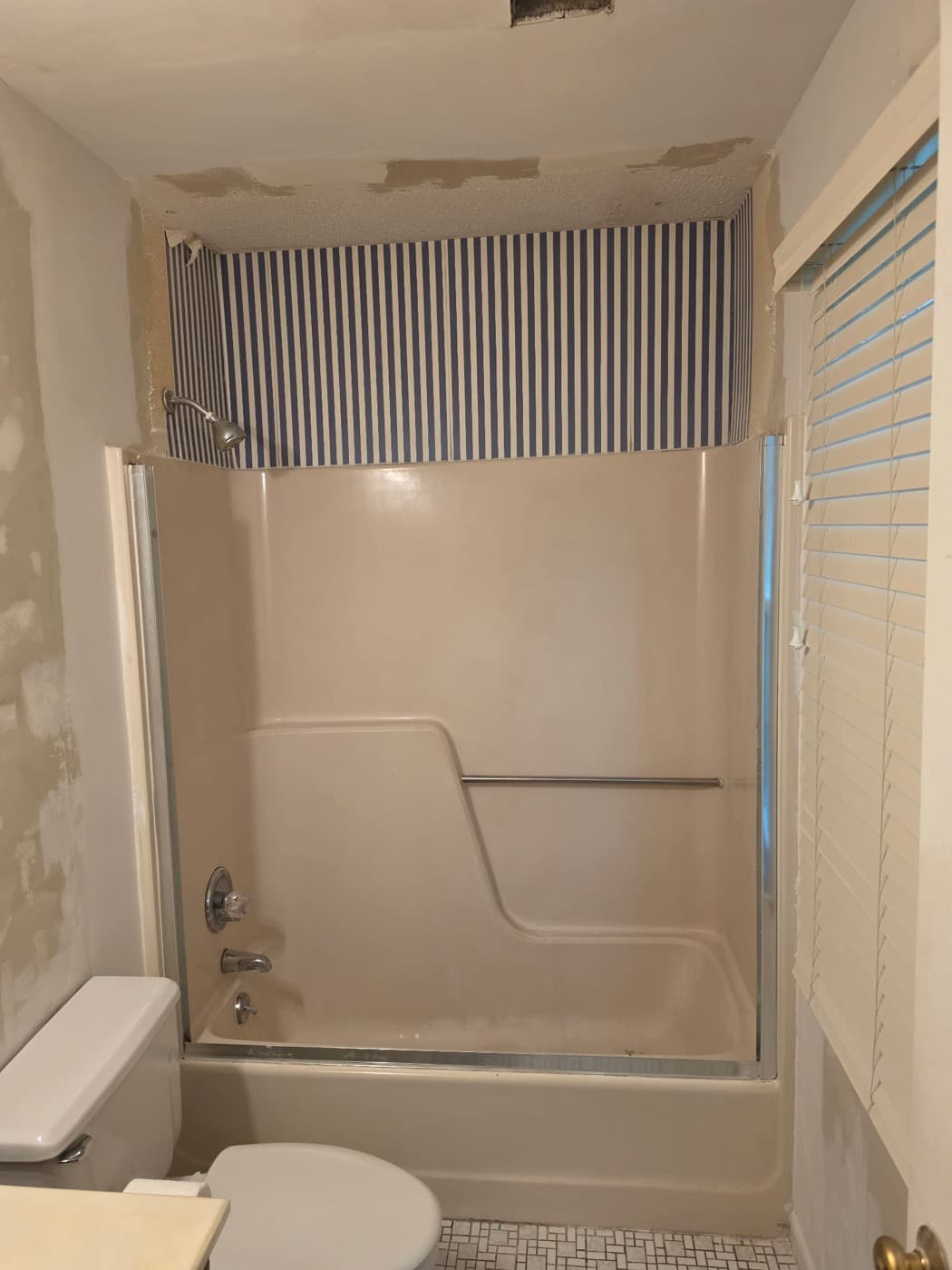 Tub-to-shower conversion in Boiling Springs, SC — the original bathroom before Patriot Showers started work