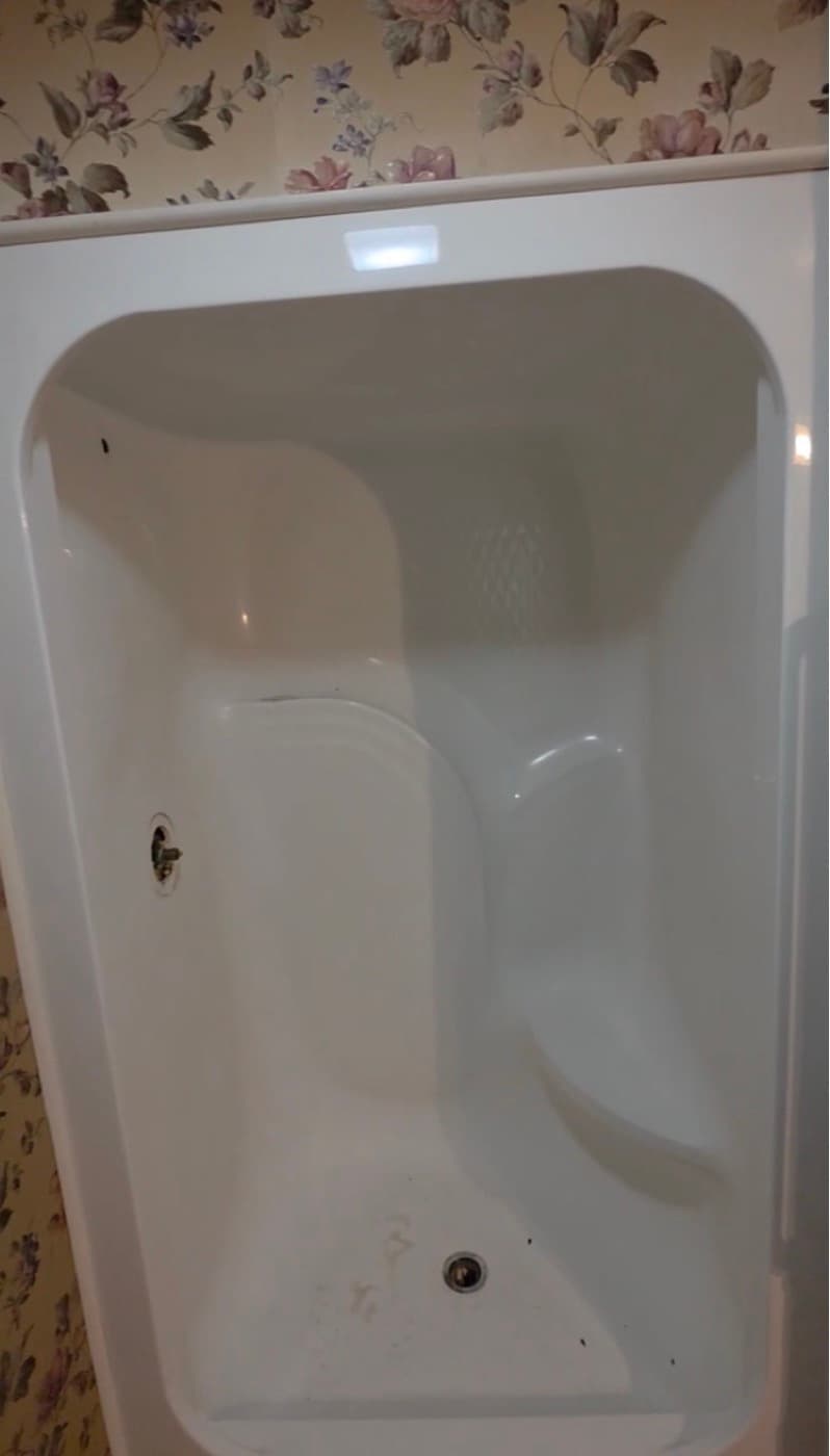 Tub-to-shower conversion in Easley, SC — the original bathroom before Patriot Showers started work