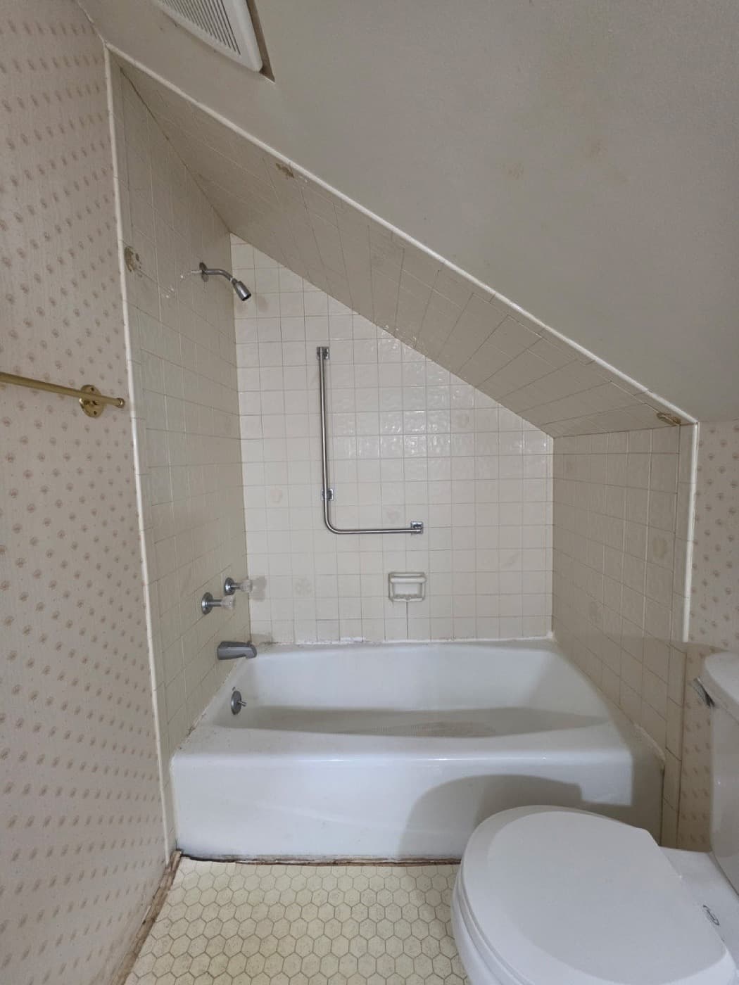 Tub-to-shower conversion in Greer, SC — the original bathroom before Patriot Showers started work