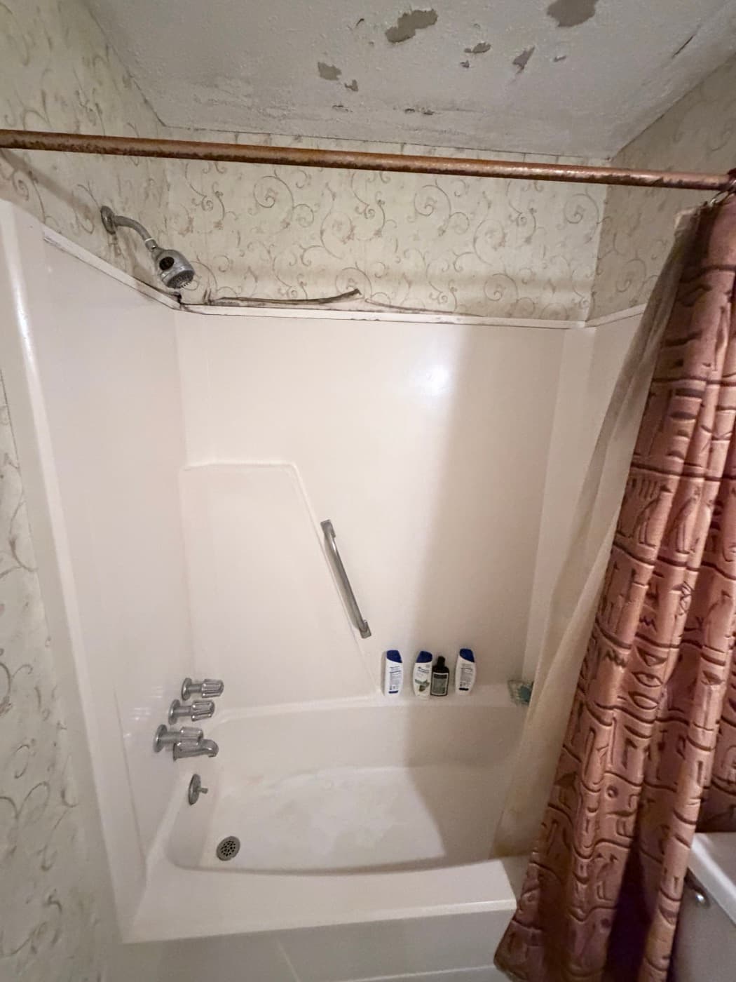 Tub-to-shower conversion in Taylors, SC — the original bathroom before Patriot Showers started work