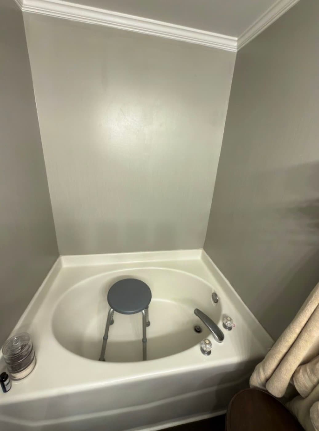 Tub-to-shower conversion in Travelers Rest, SC — the original bathroom before Patriot Showers started work
