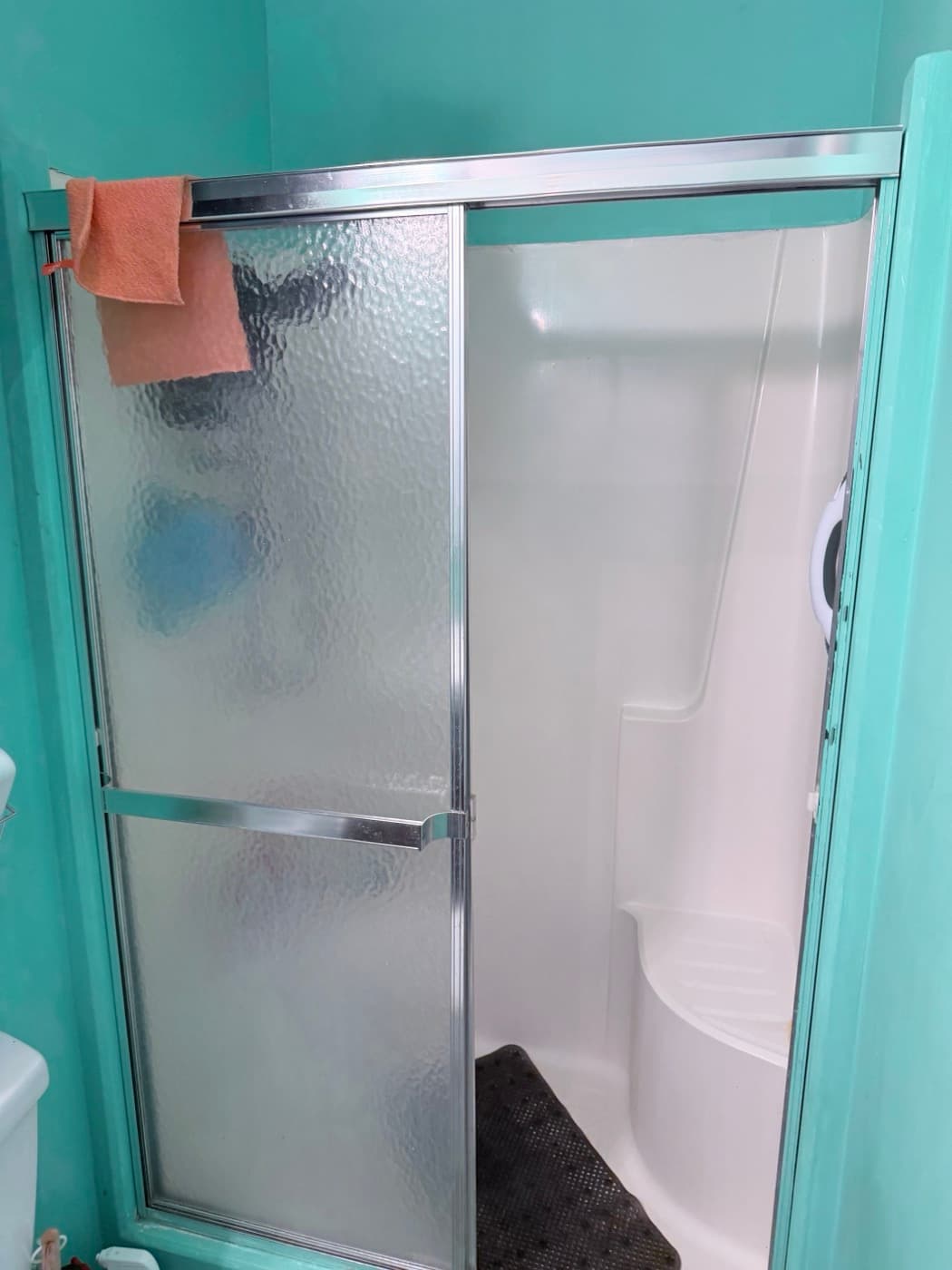 Walk-in shower remodel in Easley, SC — the original bathroom before Patriot Showers started work